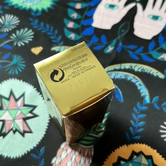 YSL Teint Eclat de Soie Radiance Smoothing Foundation SPF 8 Color 5 - Picture 6 of 7